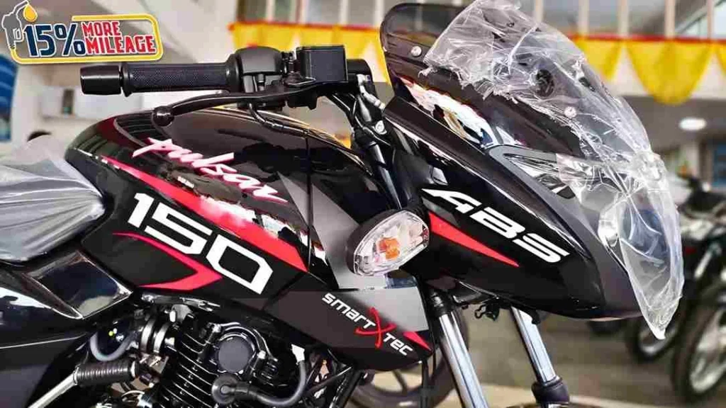 Bajaj Pulsar 150 स्पोर्टी लुक्स के लिए जानी जाने वाली यह बाइक युवाओं में बेहद लोकप्रिय है। इसमें मस्क्युलर फ्यूल टैंक, आकर्षक ग्राफिक्स और स्टाइलिश एलॉय व्हील्स दिए गए हैं।